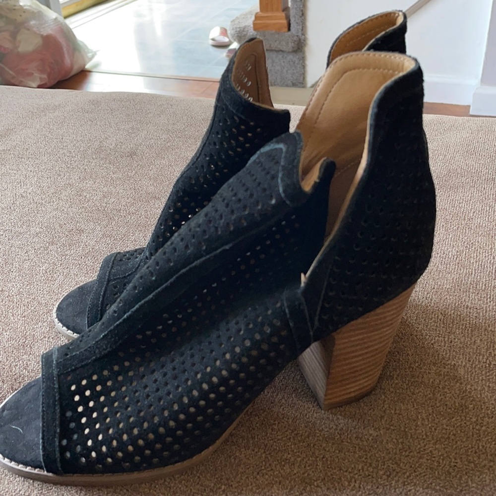 Lucky brand 9.5 open toe boots